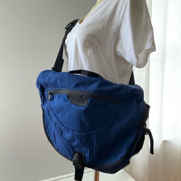 L.L. Bean Other - L.L. Bean Navy and Black Laptop Messenger Crossbody Bag